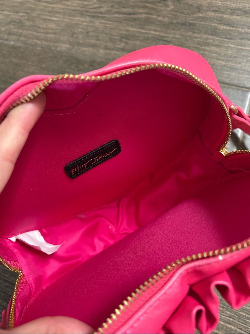 Betsey Johnson / Kitsch Box O' Chocolates Crossbody bag heart shaped - Picture 3 of 6